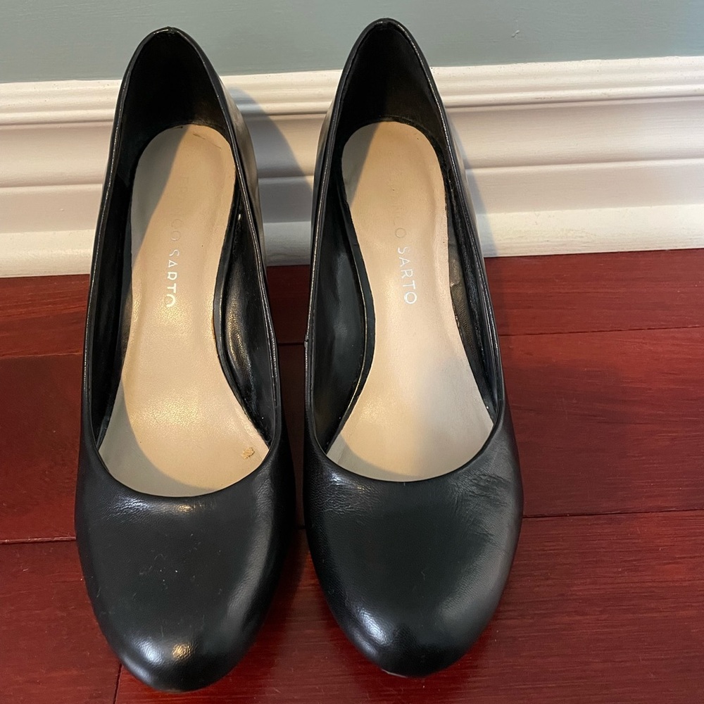 EUC-Franco Sarto round toe black leather wedges, size 6